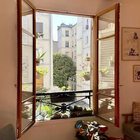 Apartment For 2p In Montmartre District