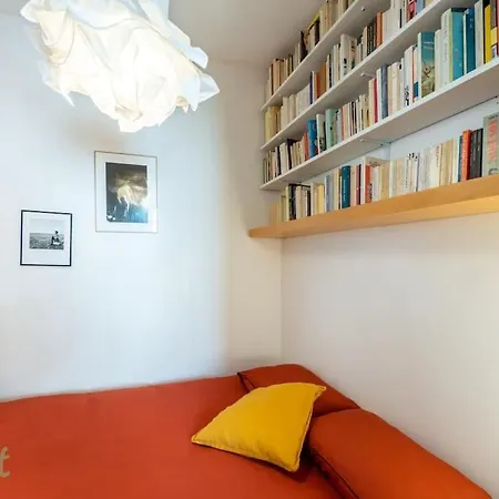 For 2p In Montmartre District * Paris
